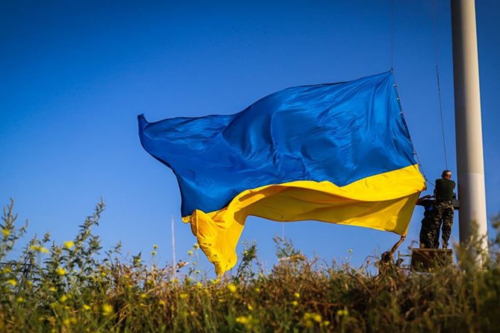 Почему украинский флаг. Флаг Украины. Прапор Украины. Флаг Грушевского Украины. Флаг Украины 1942.
