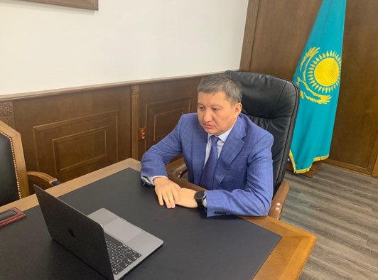 Үйдің төбесіндегі құмарлық секс