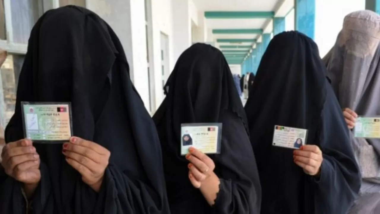 Гражданство саудовской аравии. Женщины Саудовской Аравии в никабе. Мусульманские женщины фотографируются\.