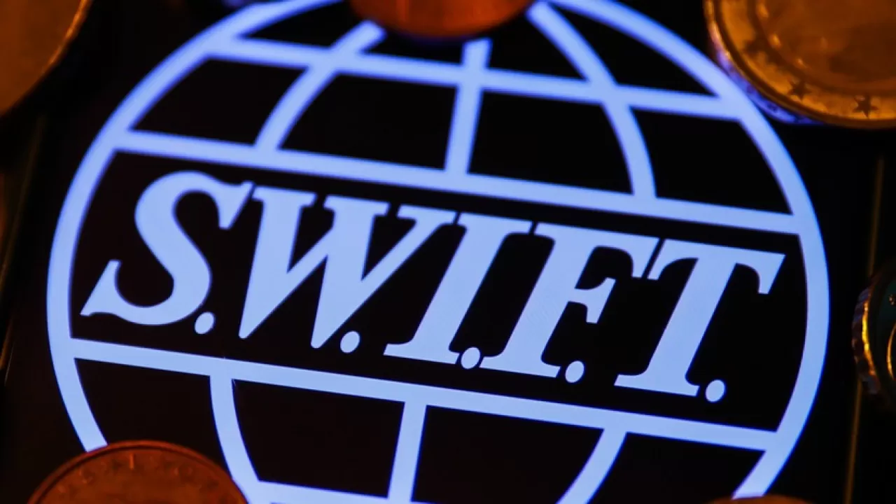 Аналог свифт. Российский аналог Swift. Отключение Свифт. Аналоги Swift. Банкс Свифт Системс эмблема.
