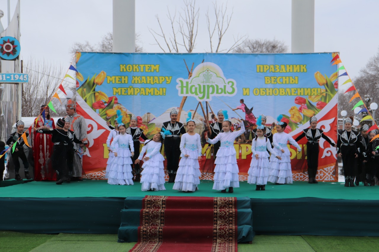 Массовые народные гуляния в честь Наурыза проходят в ВКО