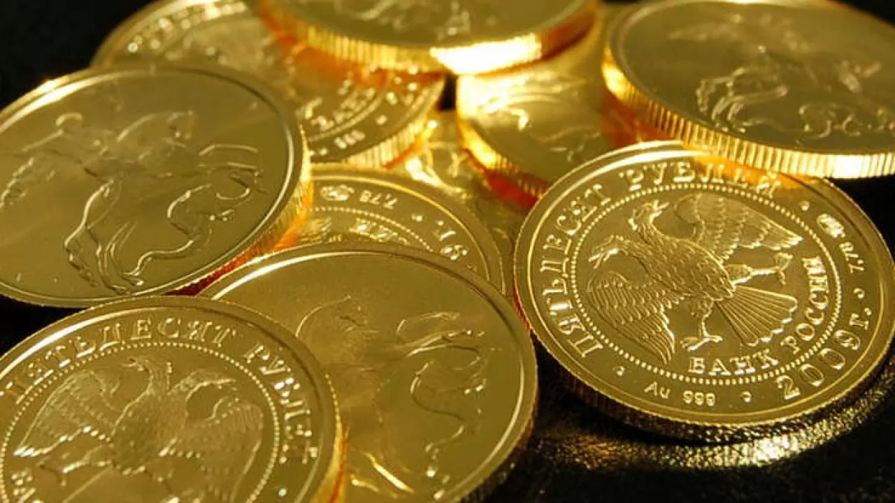 Россия 11 золотых. Монета Золотая. Золотые Монгет ы. Золотые инвестиционные монеты. Современные золотые монеты.