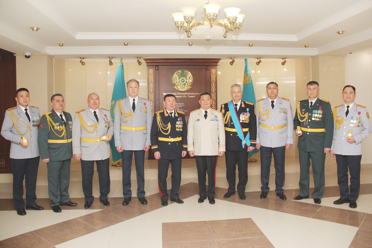 Садо Масо алтын душ порно сағат