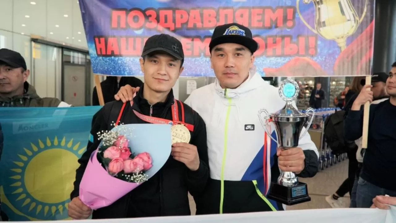 Хатшымен орысша порно Порно ресейлік Эрик орманда серуендеген