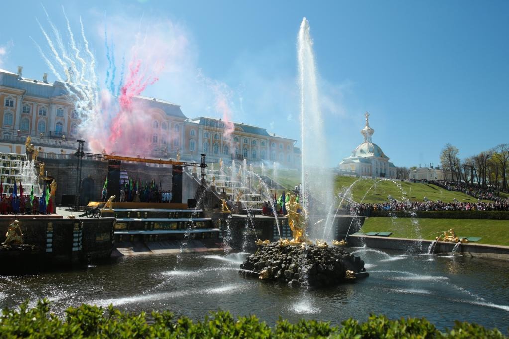 Праздник открытия фонтанов в петергофе. Праздник фонтанов в Петергофе. Петергоф фонтаны 2022. Весенний праздник фонтанов в Петергофе. Петергоф фонтаны 2023.