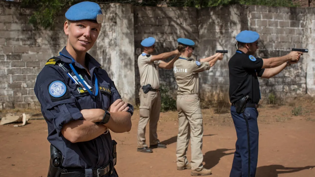Полицейская миссия. Полицейская академия 7 москва. Urjj прохождение. Косовская полиция. Полицейская академия 7 катрина.