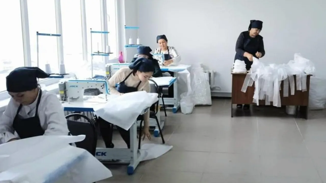 Ылғал қынаптардың жақыннан жасалған фотосуреттері Сегізаяқпен секс қыз