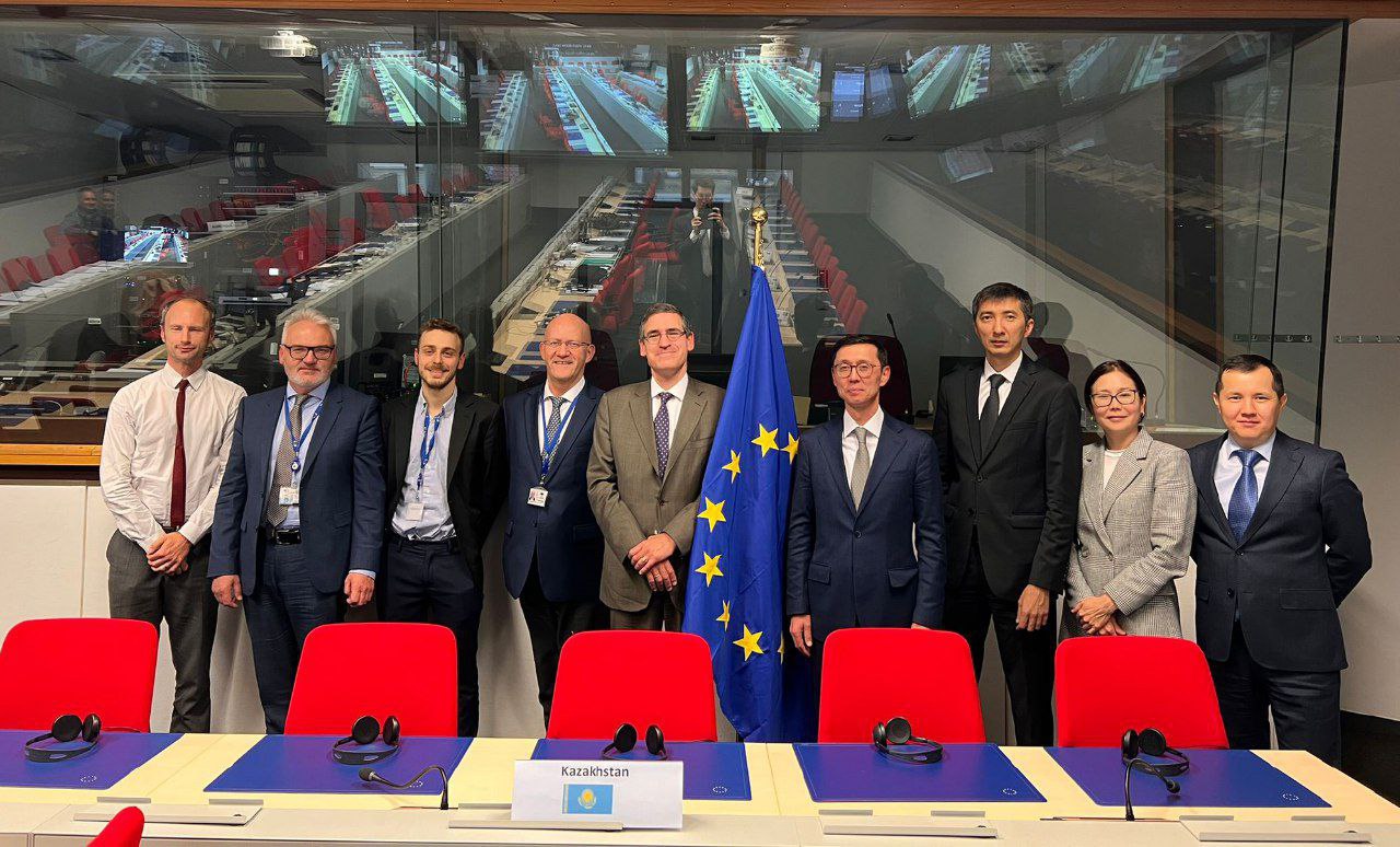 Порнодағы жаңалықтар жүргізушілері