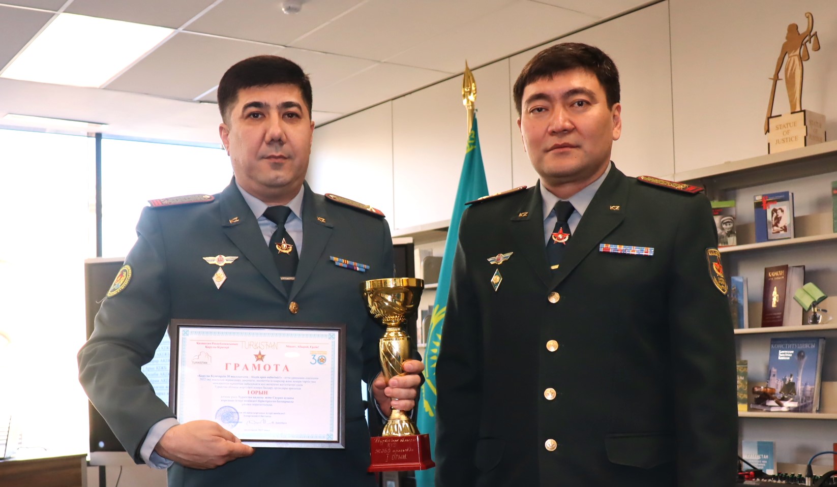 Орыс тілінде қатыгез мұғалімдер бейнеленген порно