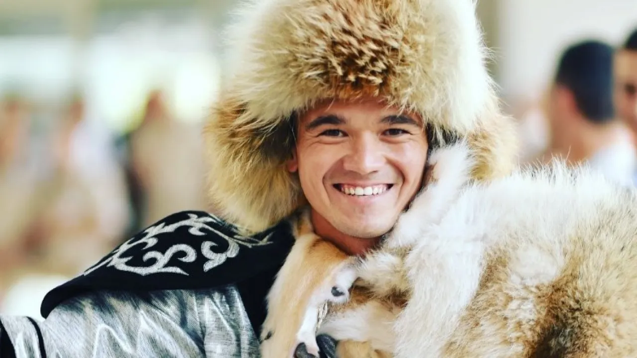 Транни суреттері жақыннан, шарлар жоқ