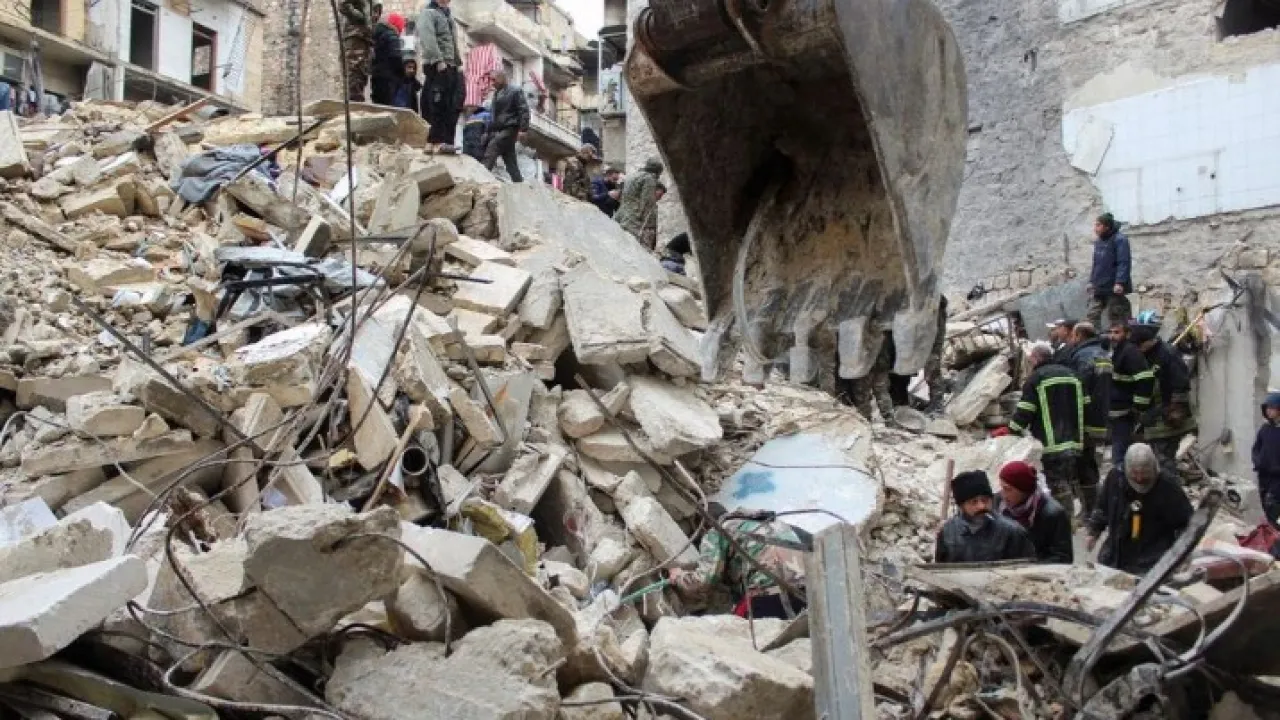 Число погибших при землетрясении в Турции выросло до 8544 человек