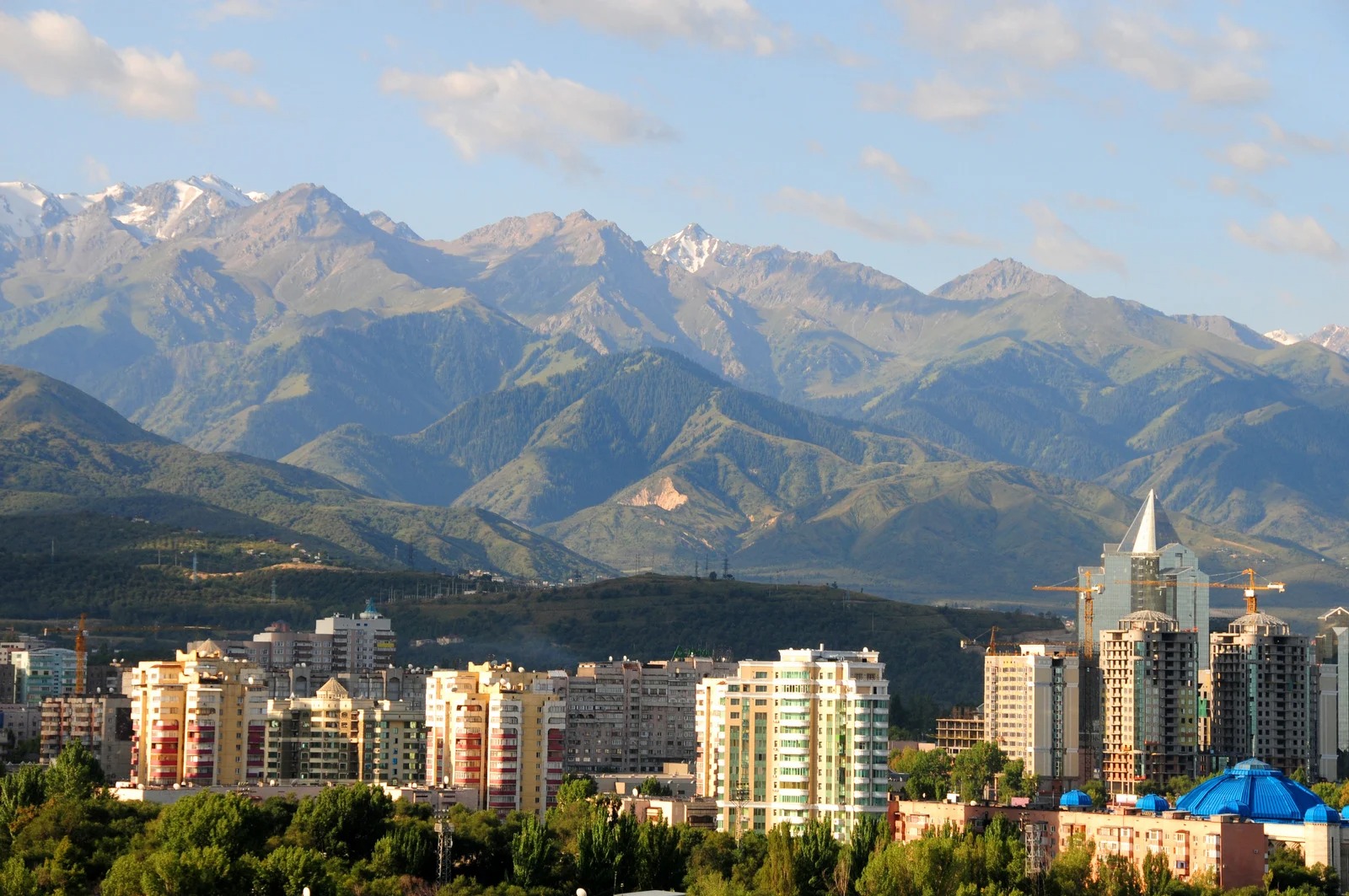 Алатау горы вид на город