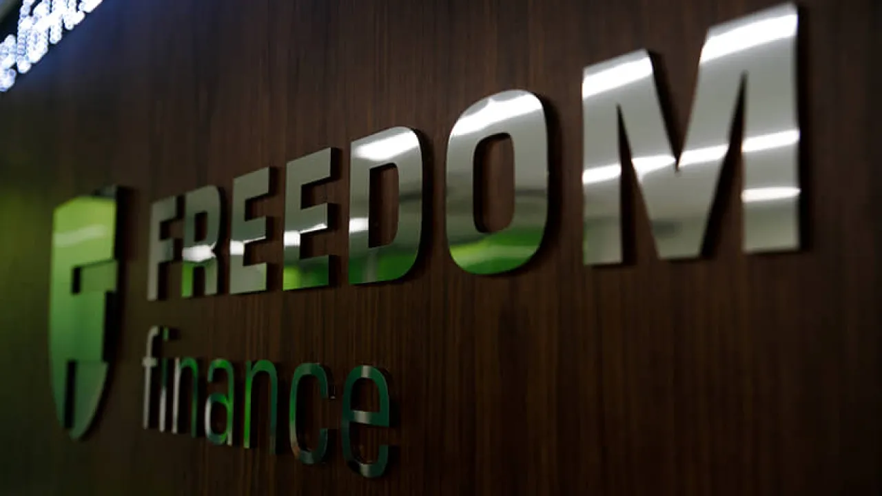 Ао банк фридом финанс. Фридом Финанс. Freedom Finance реклама. Фридом Финанс лого. Банк Freedom Finance.