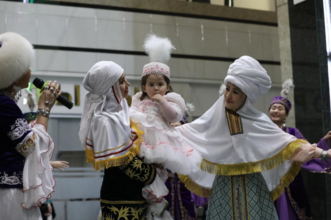 Праздник Наурыз в Казахстане. Казахский новый год. Казахский новый год картинки. С праздником Наурыз.