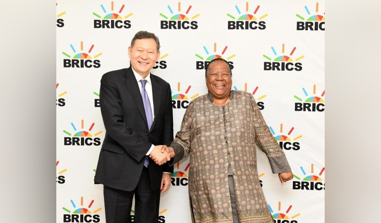 Бразилиялықпен анал Еңіреп тұрған аналардың порносы