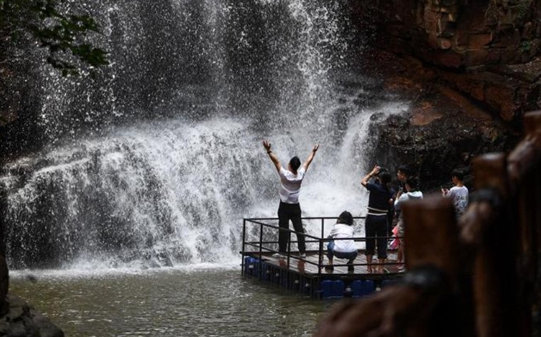 Туризм стимулирует летнюю экономику на фоне высоких температур