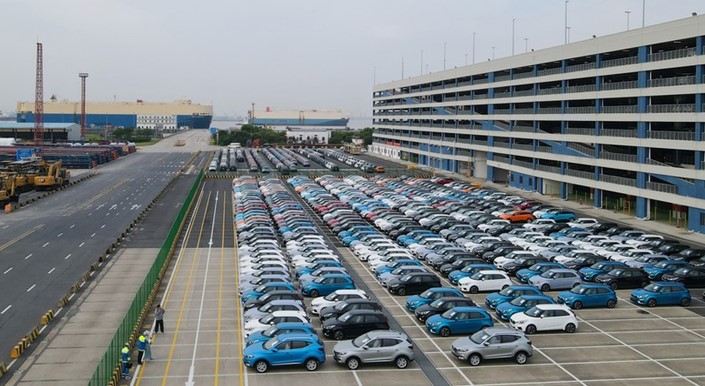 Продажи автомобилей в Китае выросли на 9,8% Продажи автомобилей в Китае выросли на 9,8%