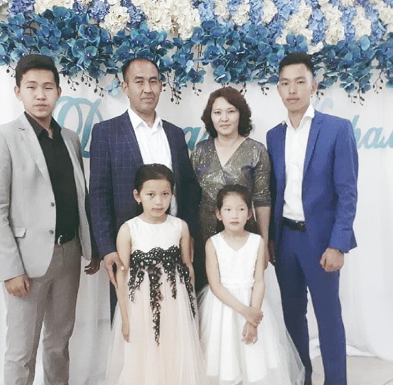 Әйелі душта болған кезде онлайн порно