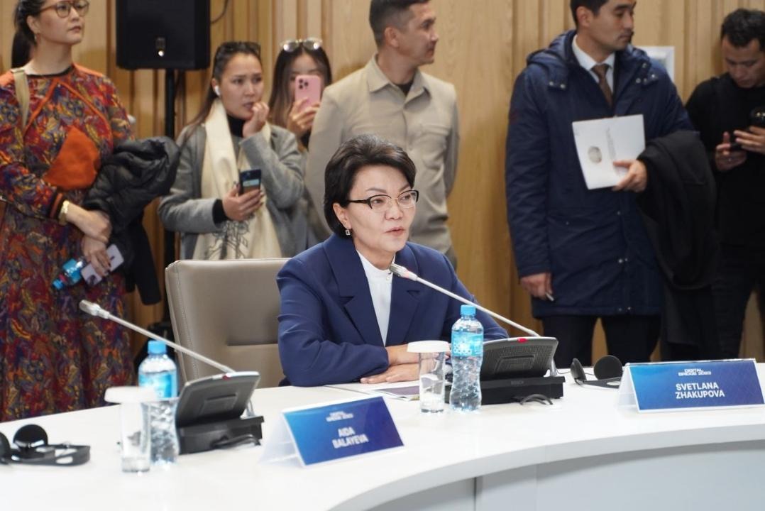 Жартастағы нудистердің суреттері Смотреть тай порно видео онлайн