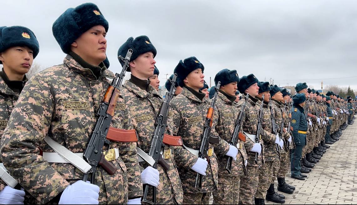 Жетілген Леонора порно (ұзын) Үйге мас әйел жыныстық қатынасқа келген.