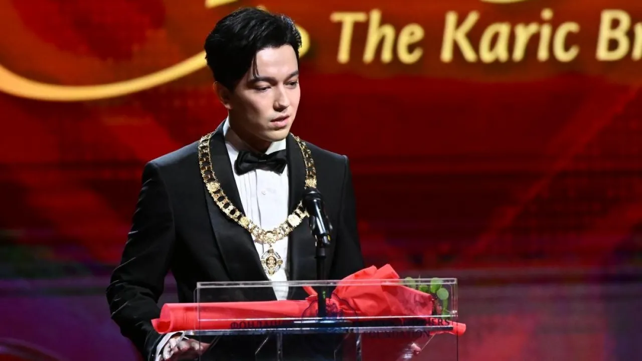 Пизда ішіндегі мүшесі бар үлкен пландағы порно. Писканың ішіндегі камера.