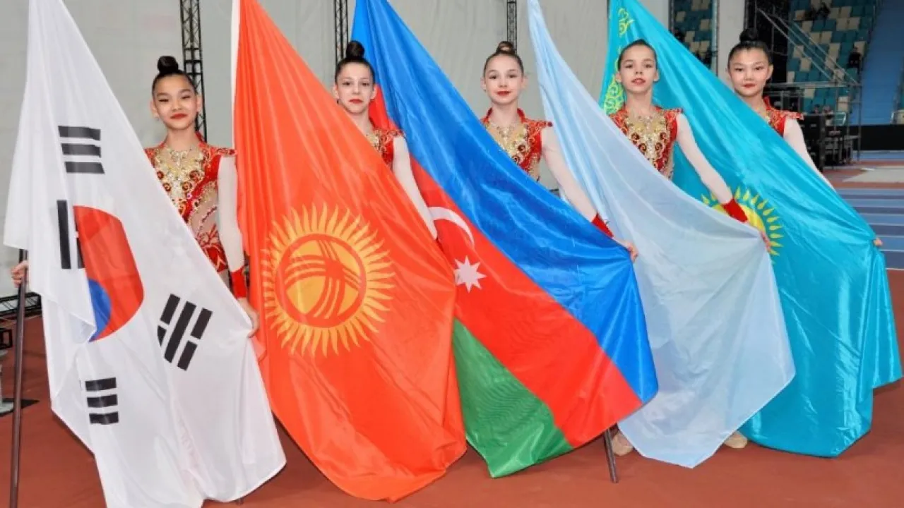 Жыныс мүшесіне айналған жыланның дене суреті Слендерманмен ашық секс туралы бейне