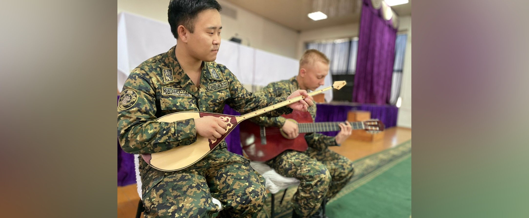 Қолтық астындағы секс видео Жігіт гейлермен жыныстық қатынасқа түседі.