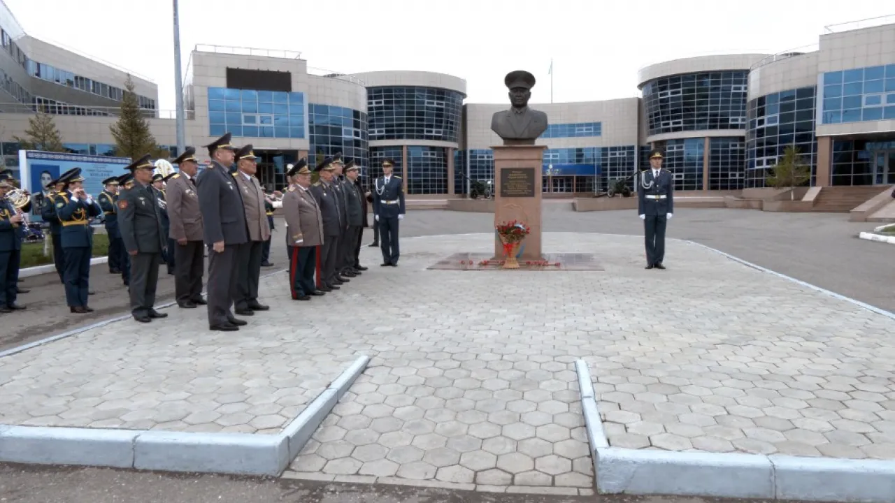 Әйел еркекті есекпен трахает (фото) Маймылдар мен әйелдердің жыныстық қатынасы