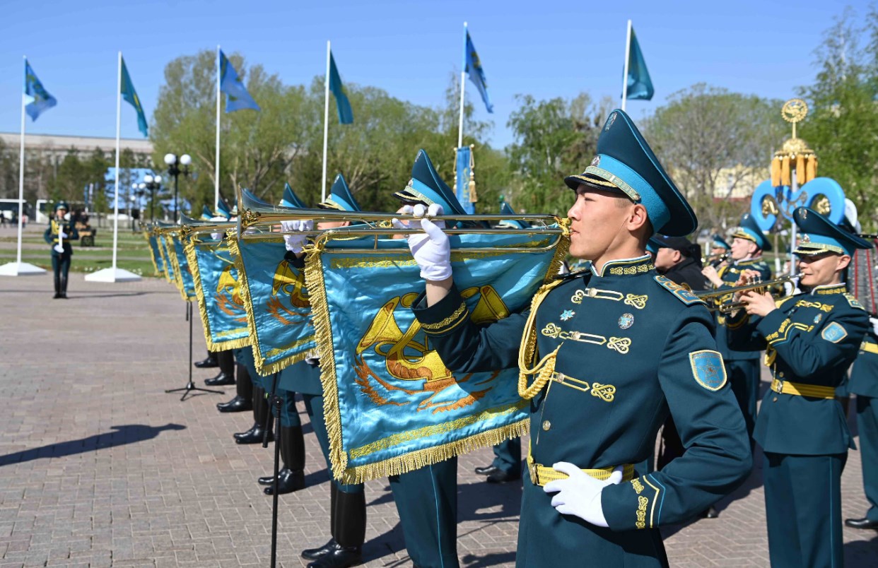 Токаев возложил цветы к монументу Отан Ана