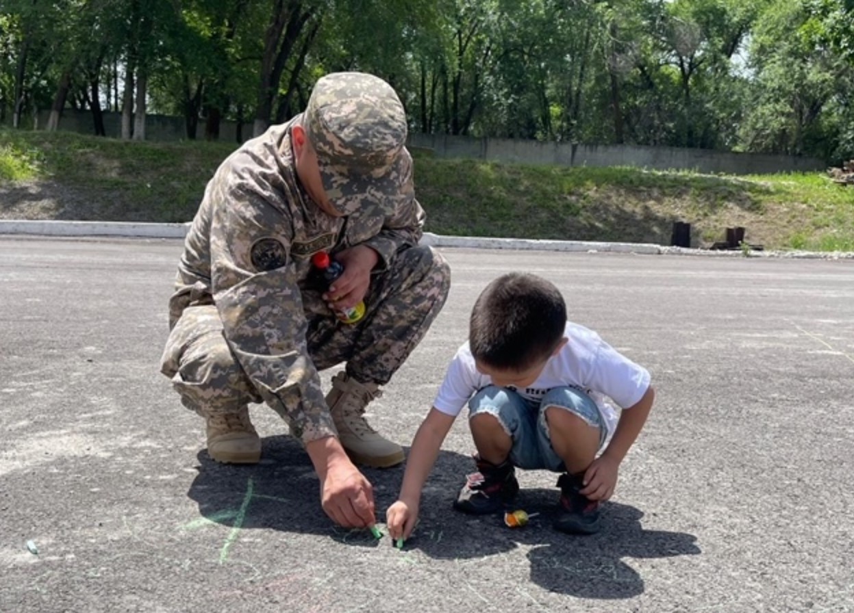 Военные организовали праздник для детей