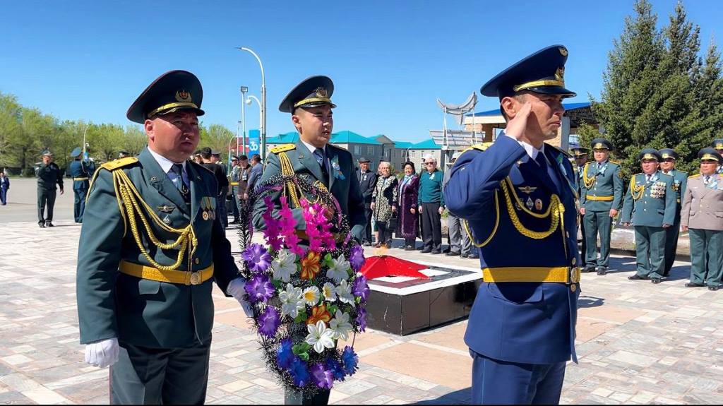 Саша Грей зәр шығарады таңқураймен ойнау 18