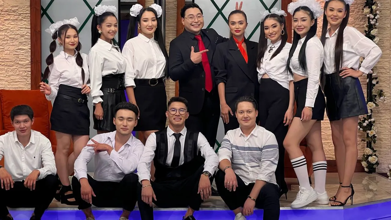 Толық метражды анальды фистинг туралы бейне