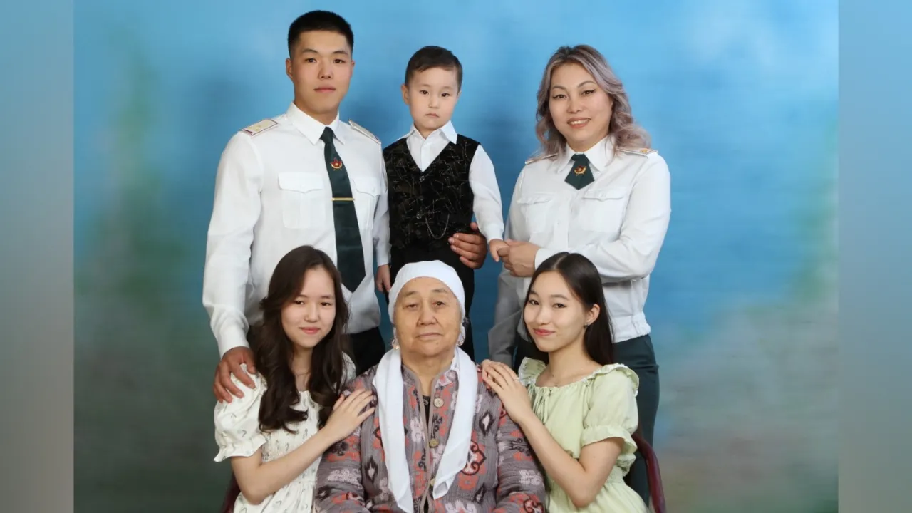 Отбасындағы қызметші