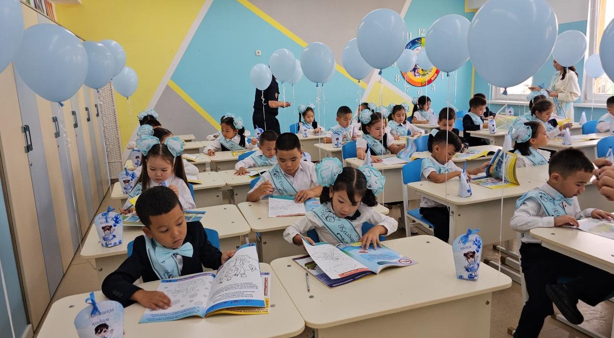 Электр әйелдер секс форумы Анасы қызын жыныстық қатынасқа азғырған.