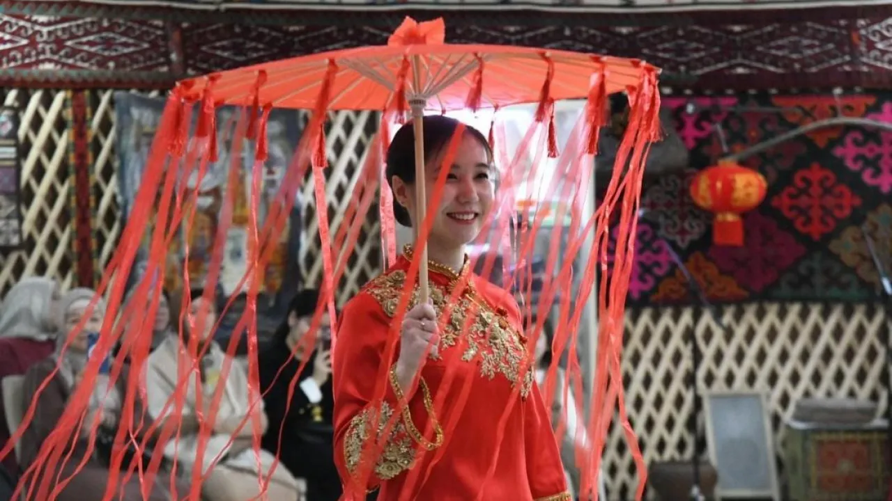 Үлкен сиськи табиғи порно