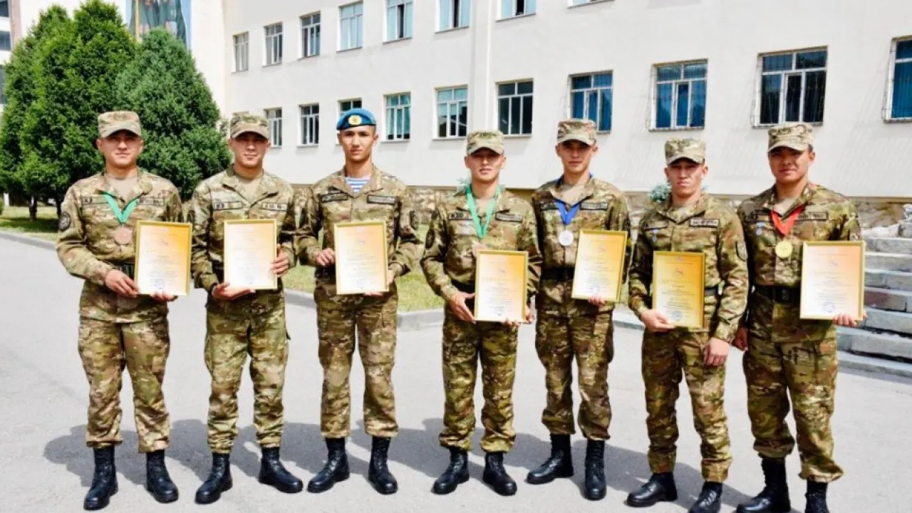 BDSM феминизациясы туралы әңгімелер