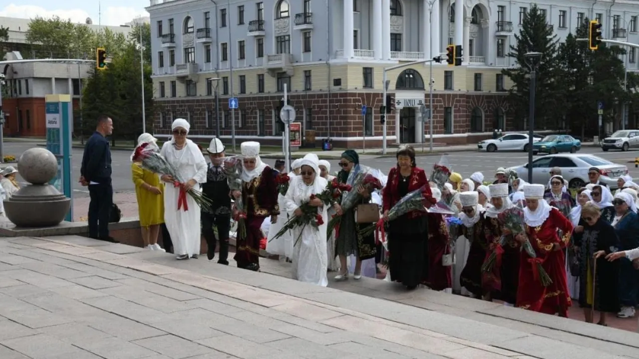 Жасөспірімдерге арналған үйдегі әуесқой порно