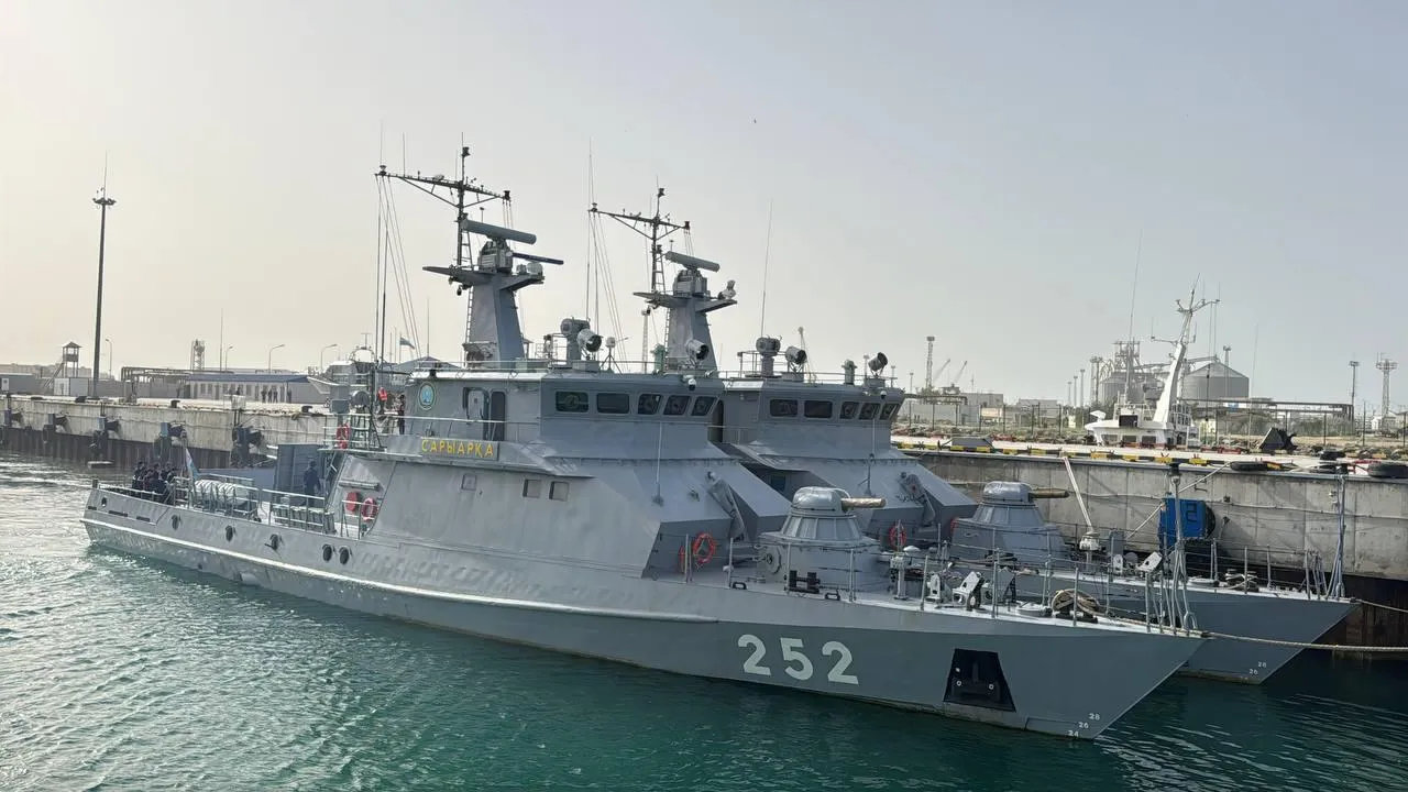 Есік алдында Елена Степаненконың порно фотосы болды.