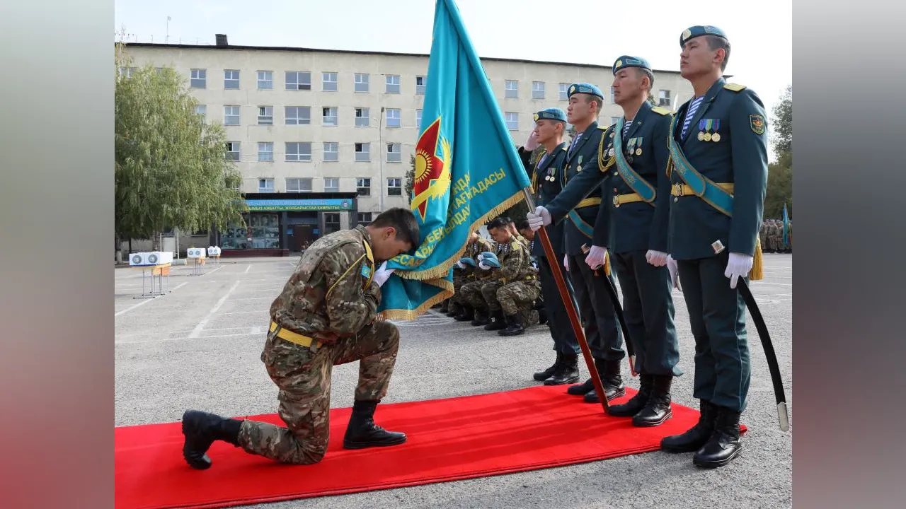 Жалаңаш украин қыздарының әуесқойлық суреттері