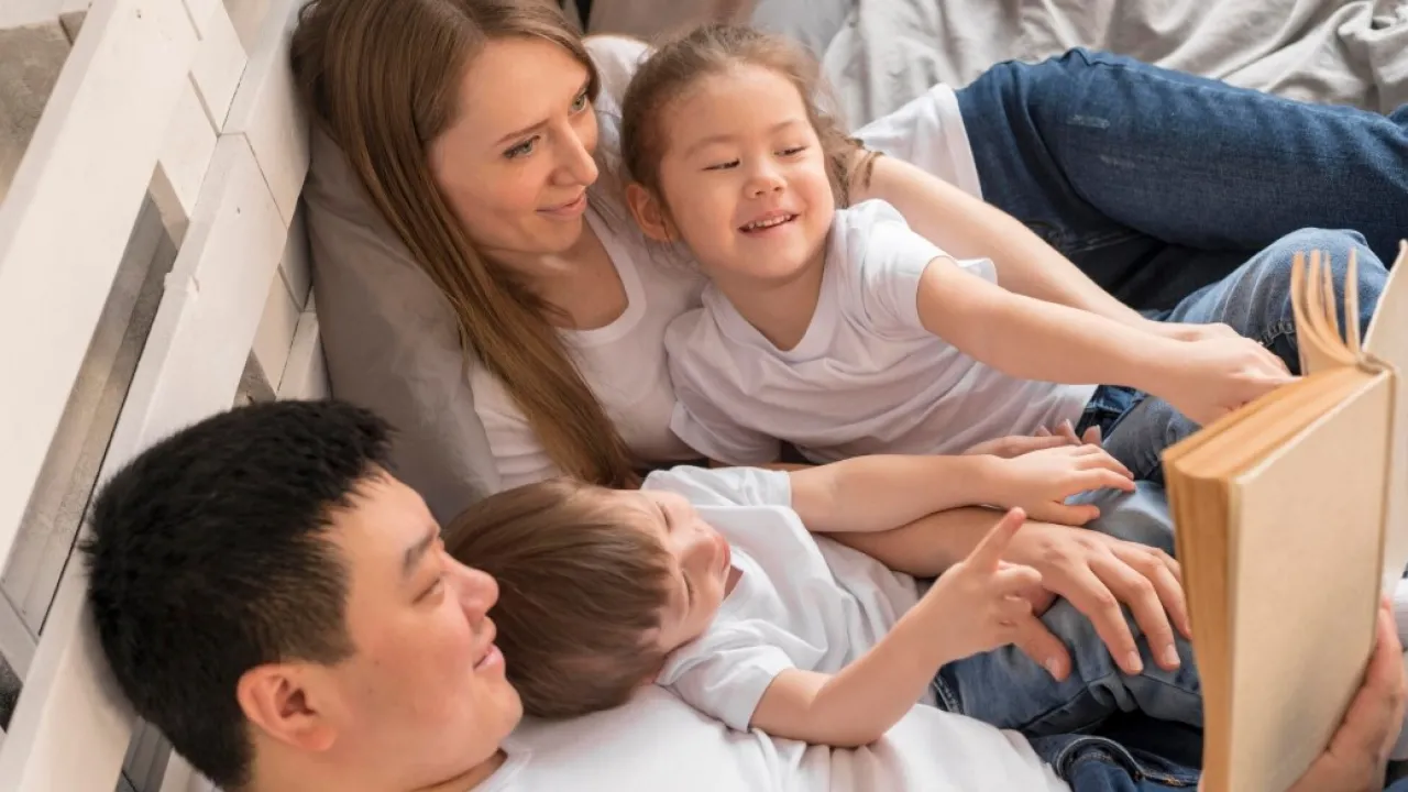 Порнодағы Челниден келген қыз Кеуде сұлулығы туралы бейне