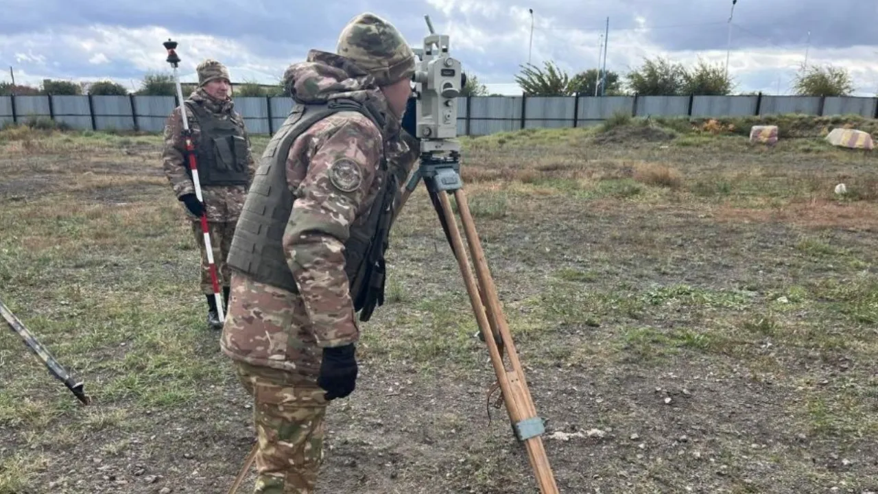 Бетінде отырған орыс аққұбасының порносын қараңыз