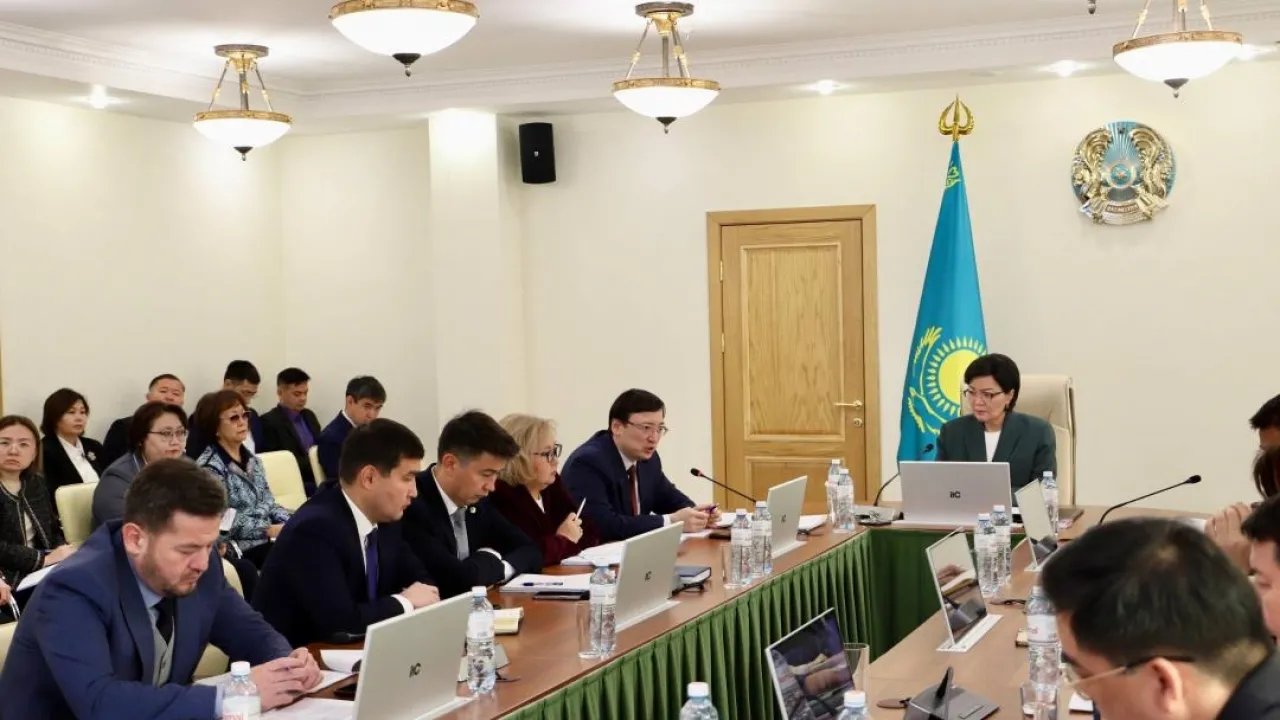 Жалаңаш Дайнеко Кабаеваның фотоларының фейктері