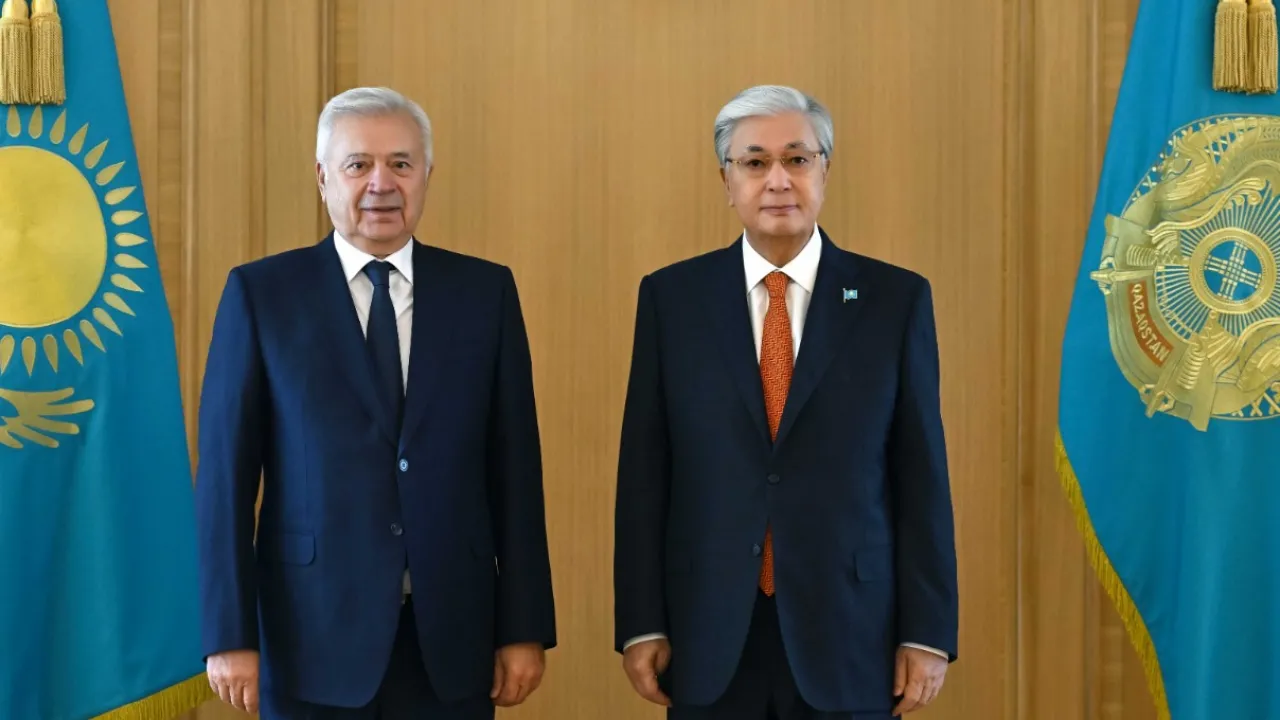 Үлкен ағасы мен қарындасы секс Порно жас жігіттер аналарды трахают