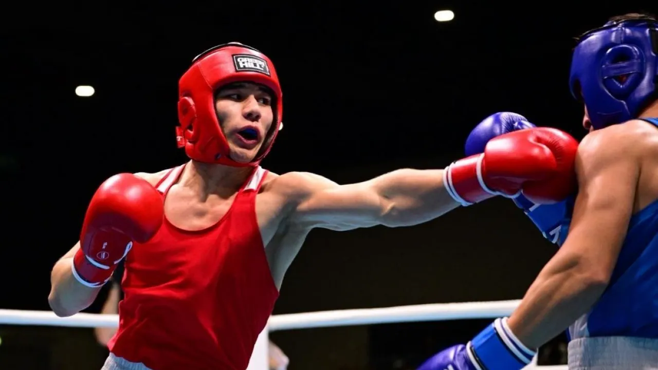 Порно актриса Сара Джеймс