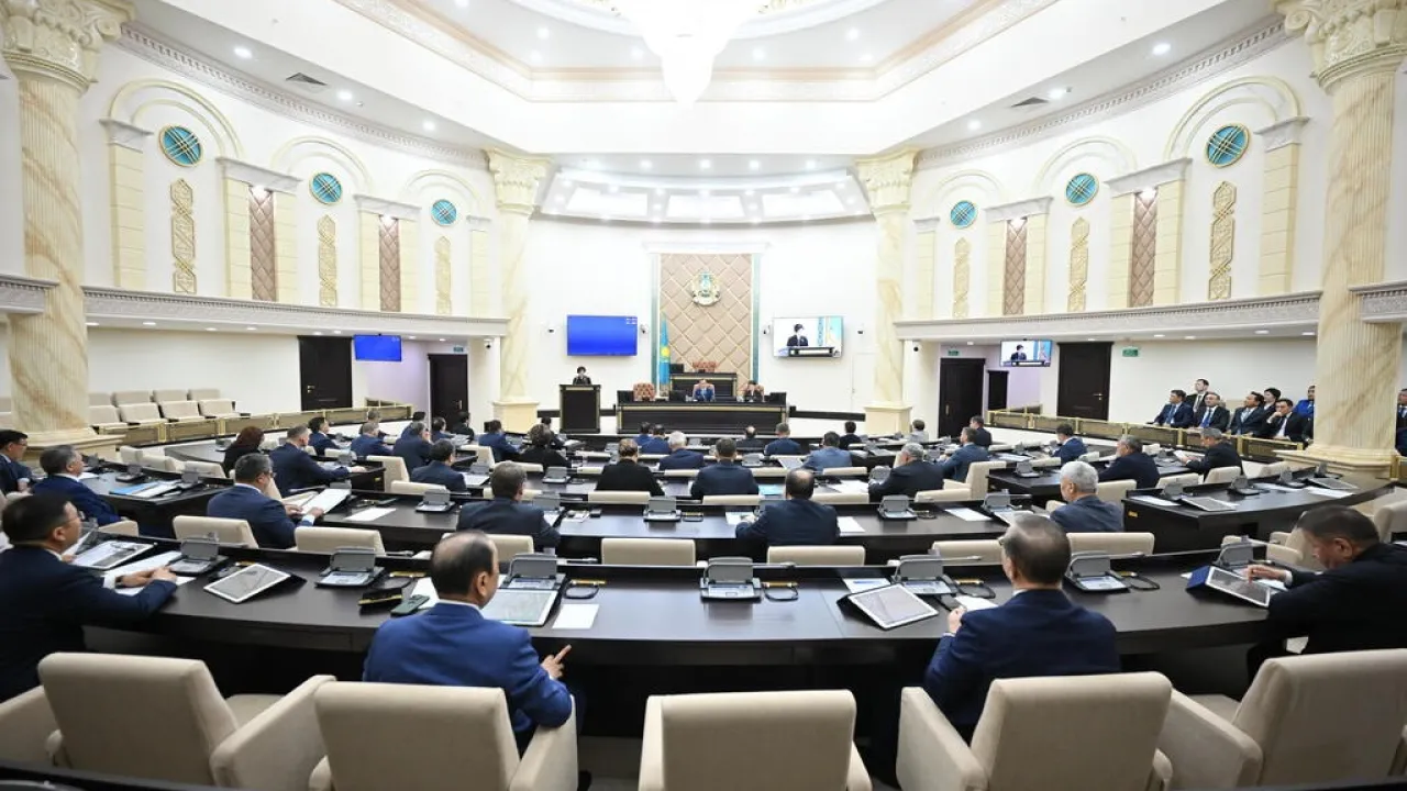 Студенттік массаж секс видео Жетілген әйелдердің жыныстық түтігінің тәбетті жамбас және бөкселері