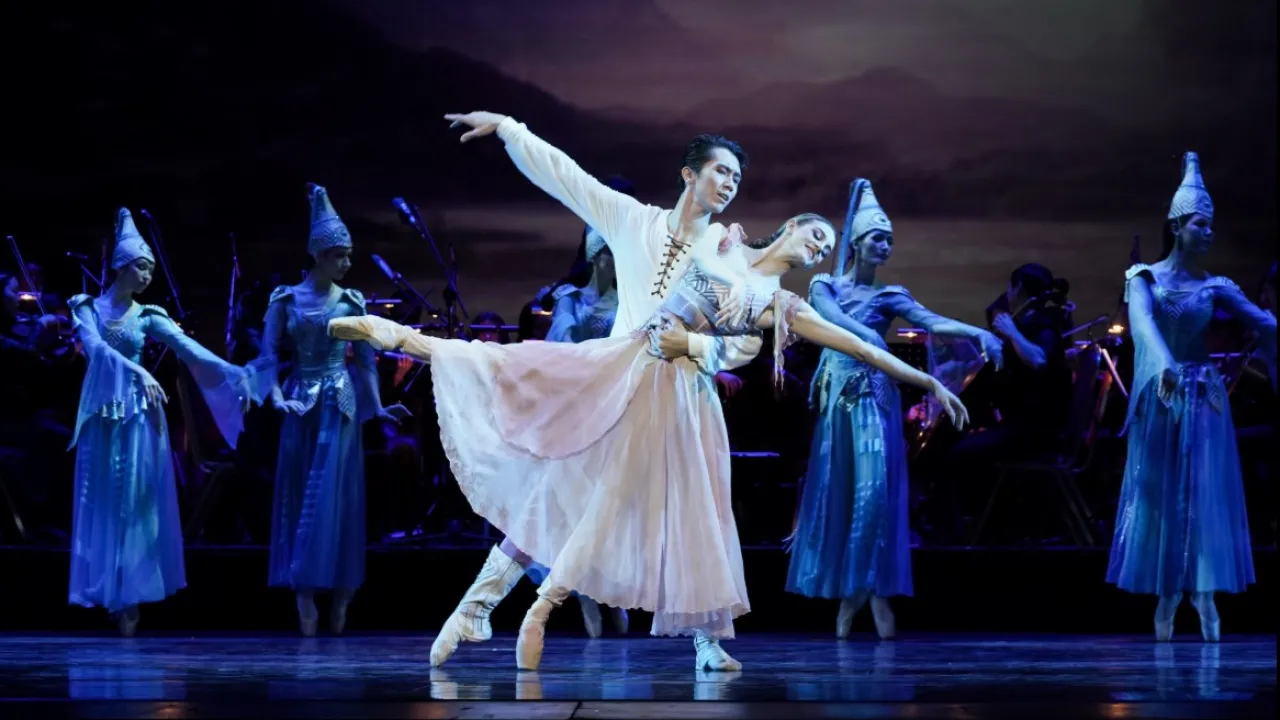 Дзержинск стриптизшісі