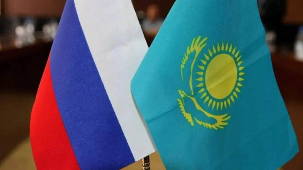 Видеодан жалаңаш бразилиялықтардың билеп жатқанын қараңыз