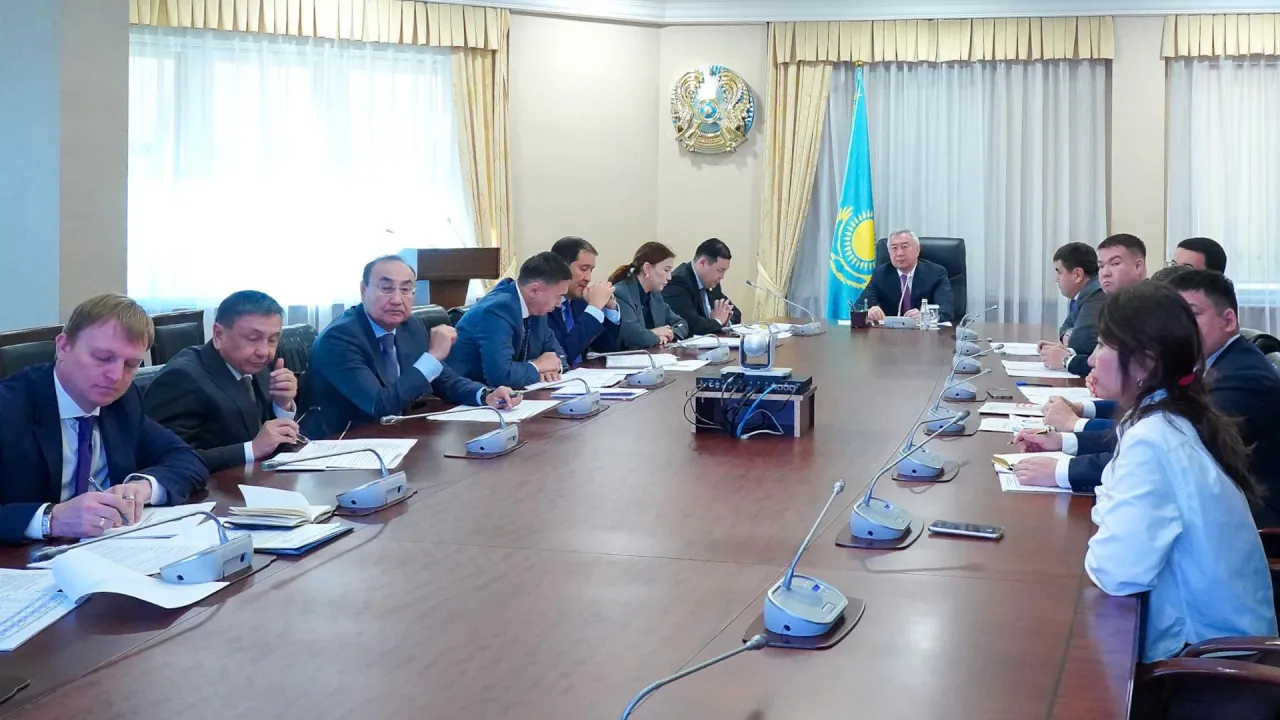 Жалаңаштанған атақтылардың ашық суреттері