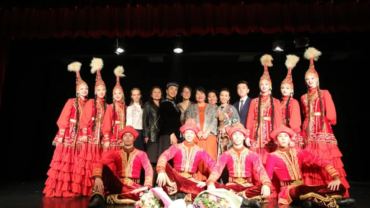 Атасы мен немересі секс онлайн көру