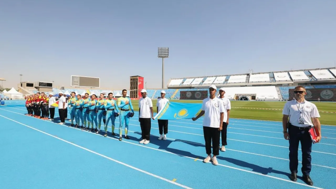 Әнші Алесяның жалаңаш суреті